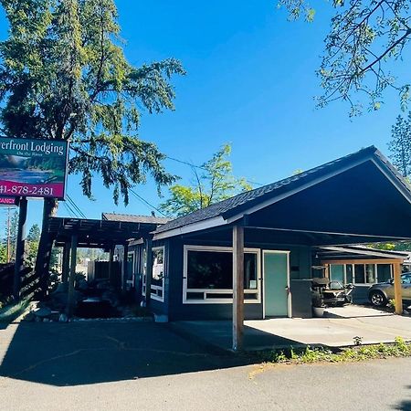Riverfront Lodging Shady Cove Екстериор снимка