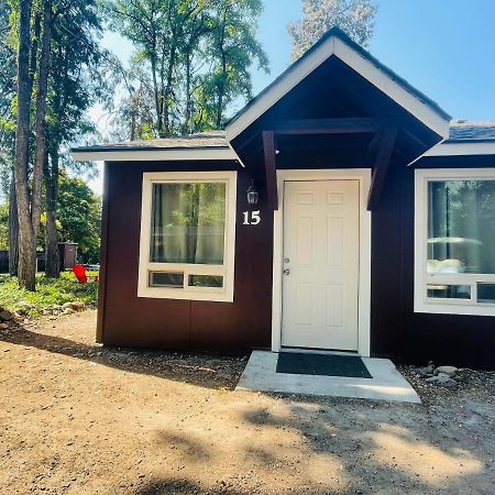 Riverfront Lodging Shady Cove Екстериор снимка