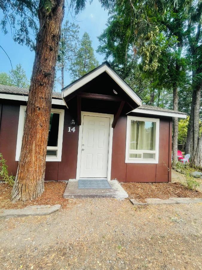 Riverfront Lodging Shady Cove Екстериор снимка