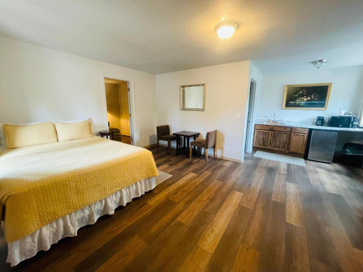 Riverfront Lodging Shady Cove Екстериор снимка