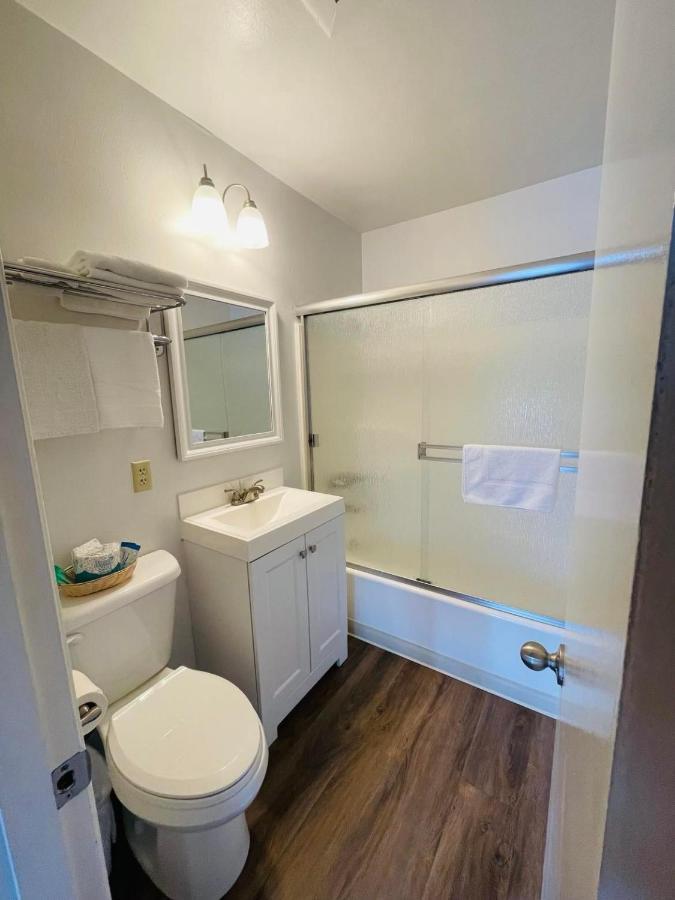 Riverfront Lodging Shady Cove Екстериор снимка
