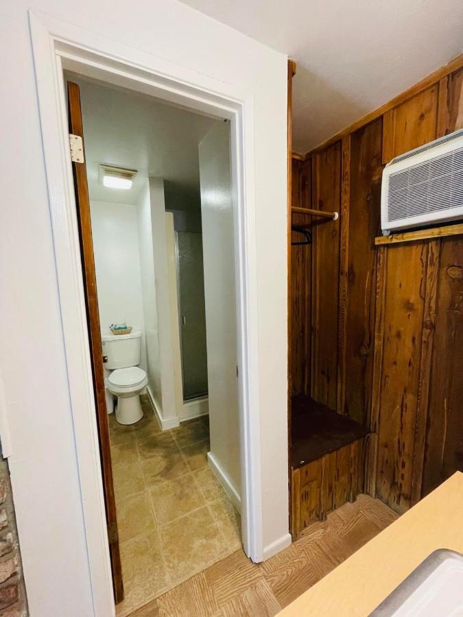 Riverfront Lodging Shady Cove Екстериор снимка