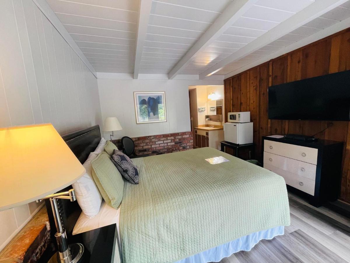 Riverfront Lodging Shady Cove Екстериор снимка