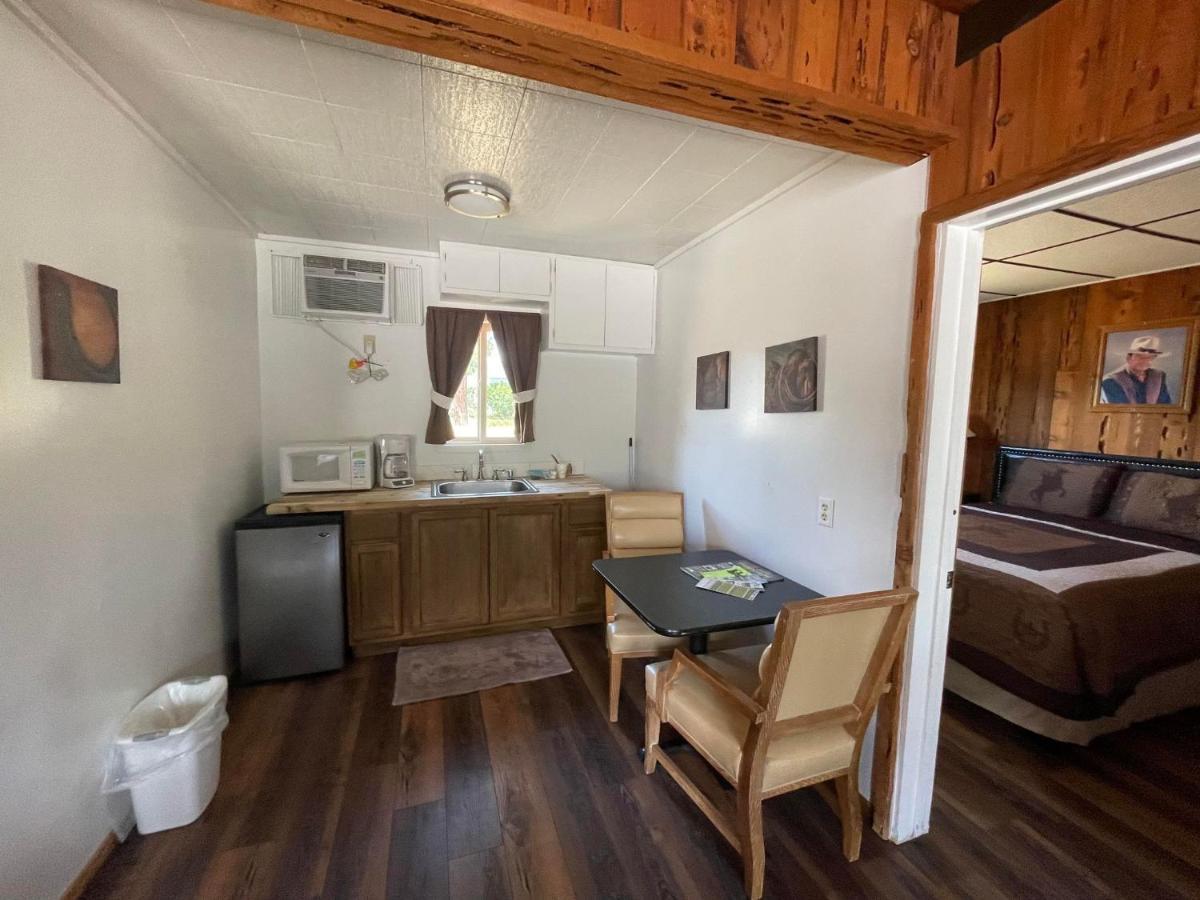 Riverfront Lodging Shady Cove Екстериор снимка
