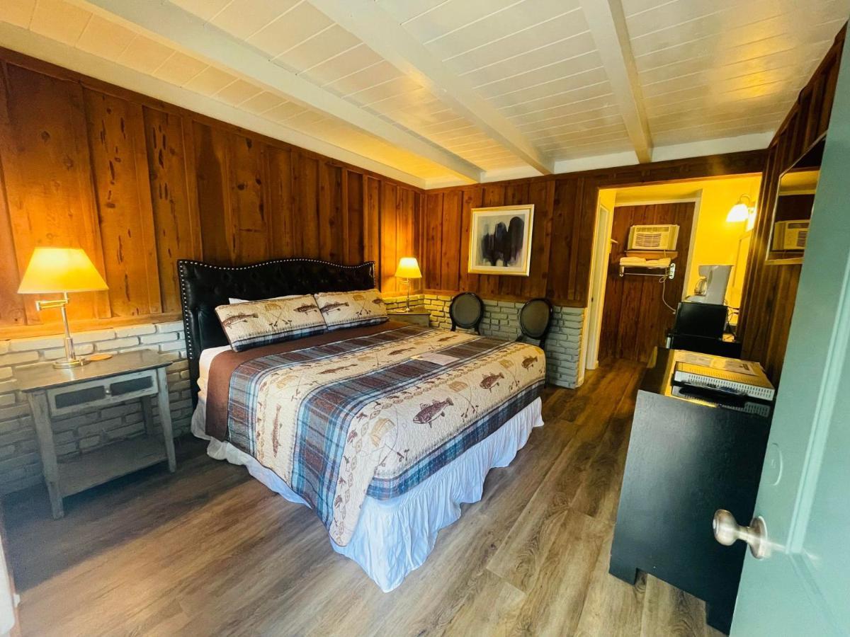 Riverfront Lodging Shady Cove Екстериор снимка