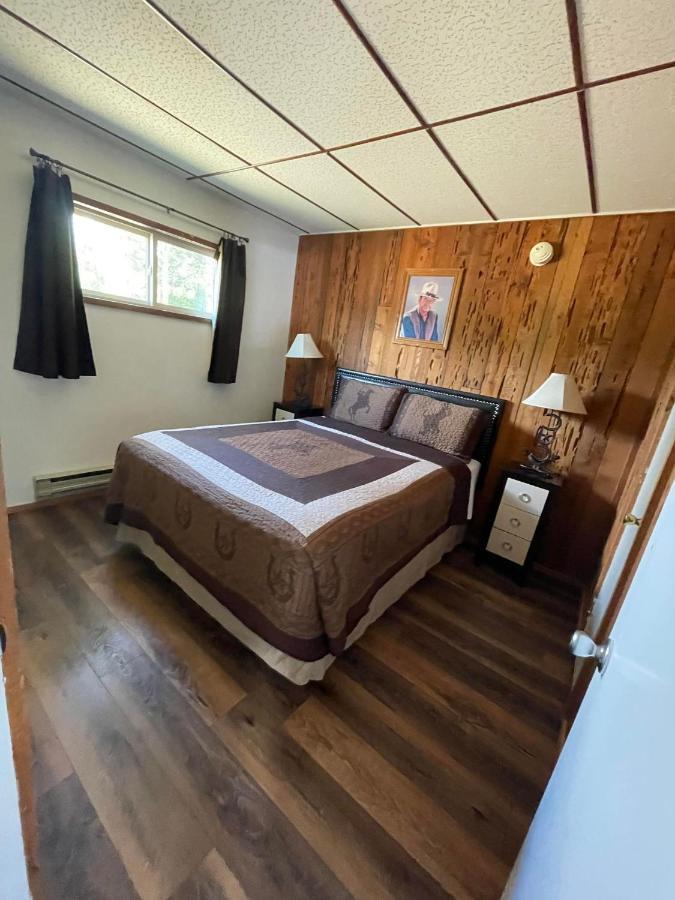 Riverfront Lodging Shady Cove Екстериор снимка