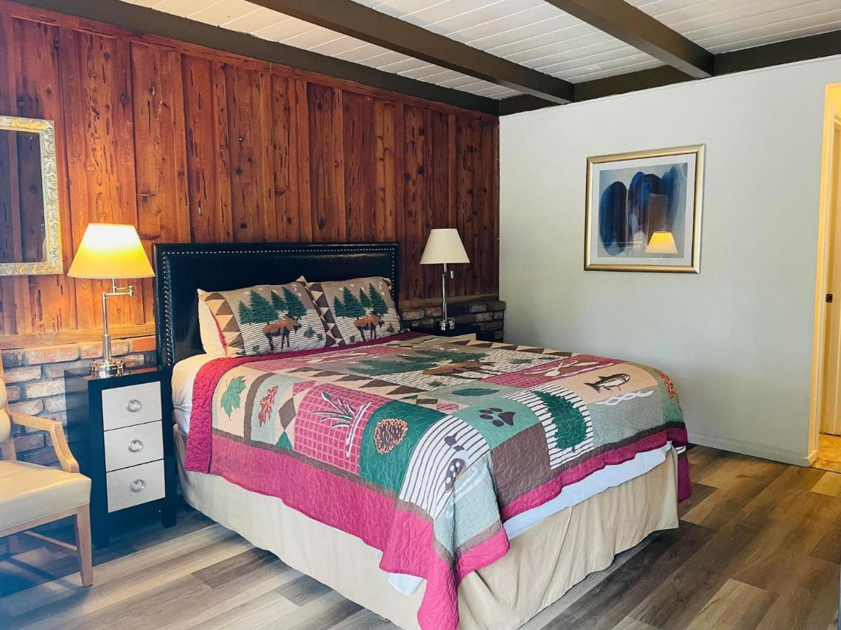 Riverfront Lodging Shady Cove Екстериор снимка