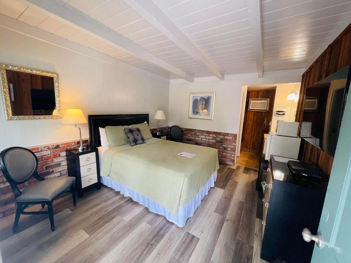Riverfront Lodging Shady Cove Екстериор снимка