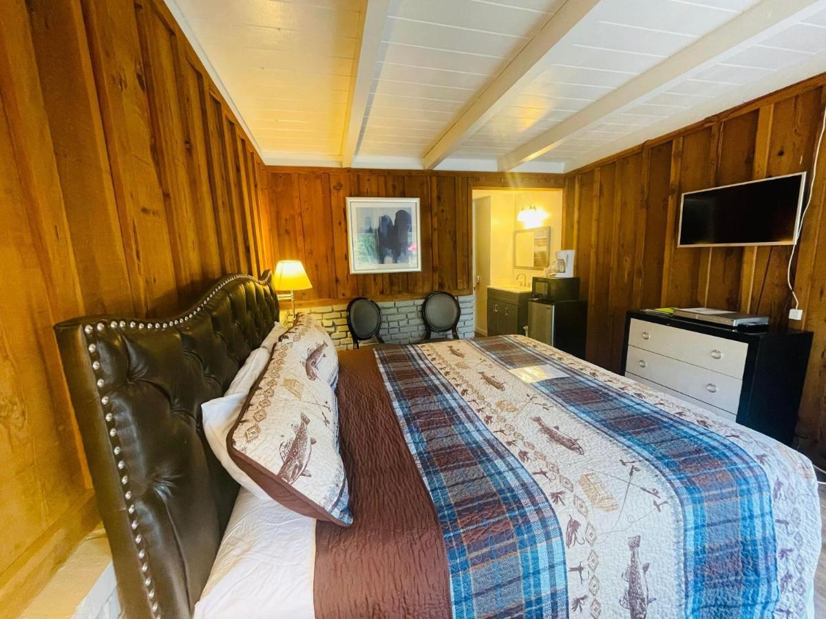 Riverfront Lodging Shady Cove Екстериор снимка