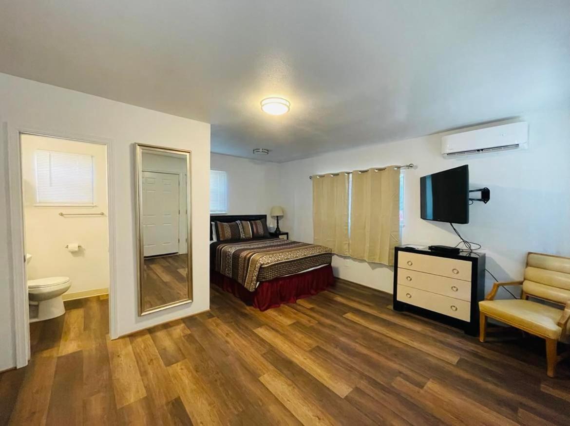 Riverfront Lodging Shady Cove Екстериор снимка