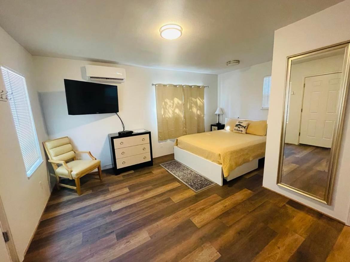 Riverfront Lodging Shady Cove Екстериор снимка