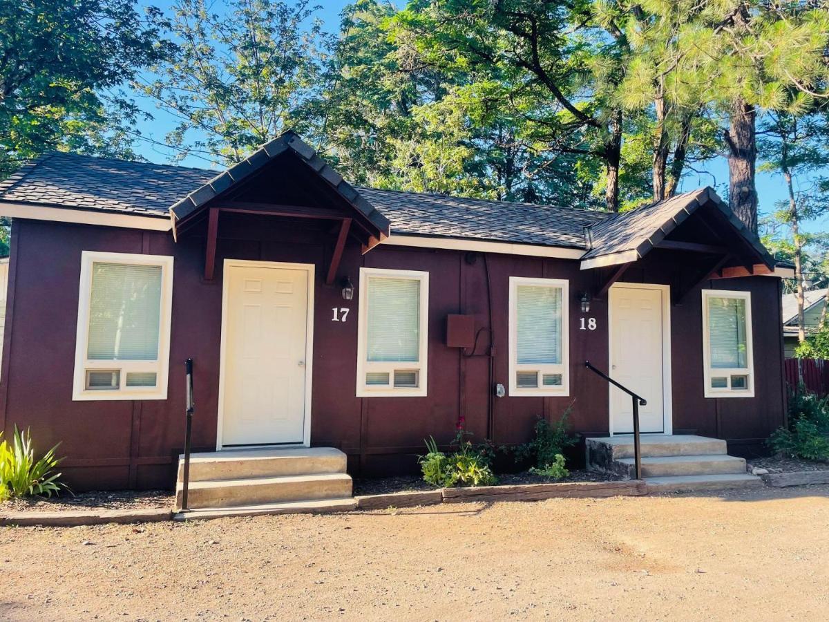 Riverfront Lodging Shady Cove Екстериор снимка