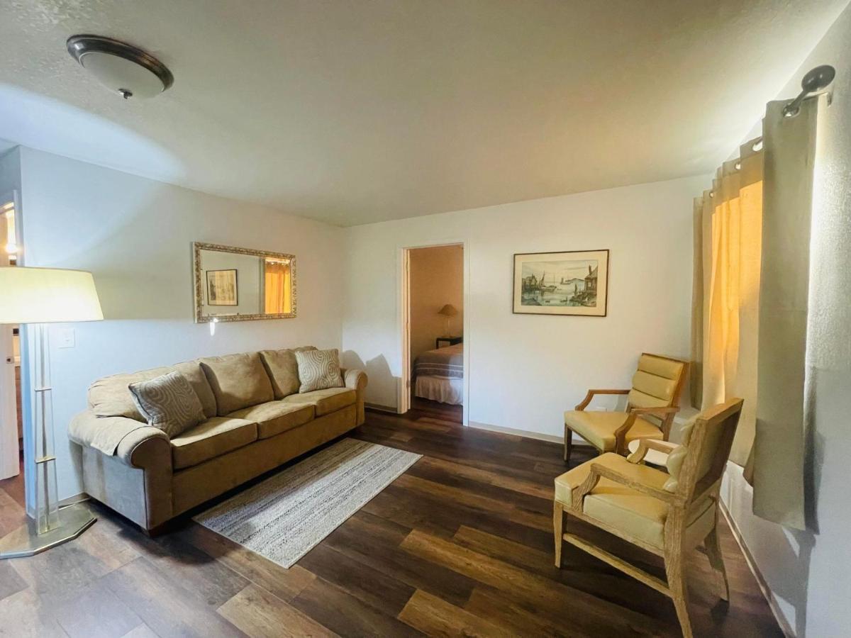Riverfront Lodging Shady Cove Екстериор снимка