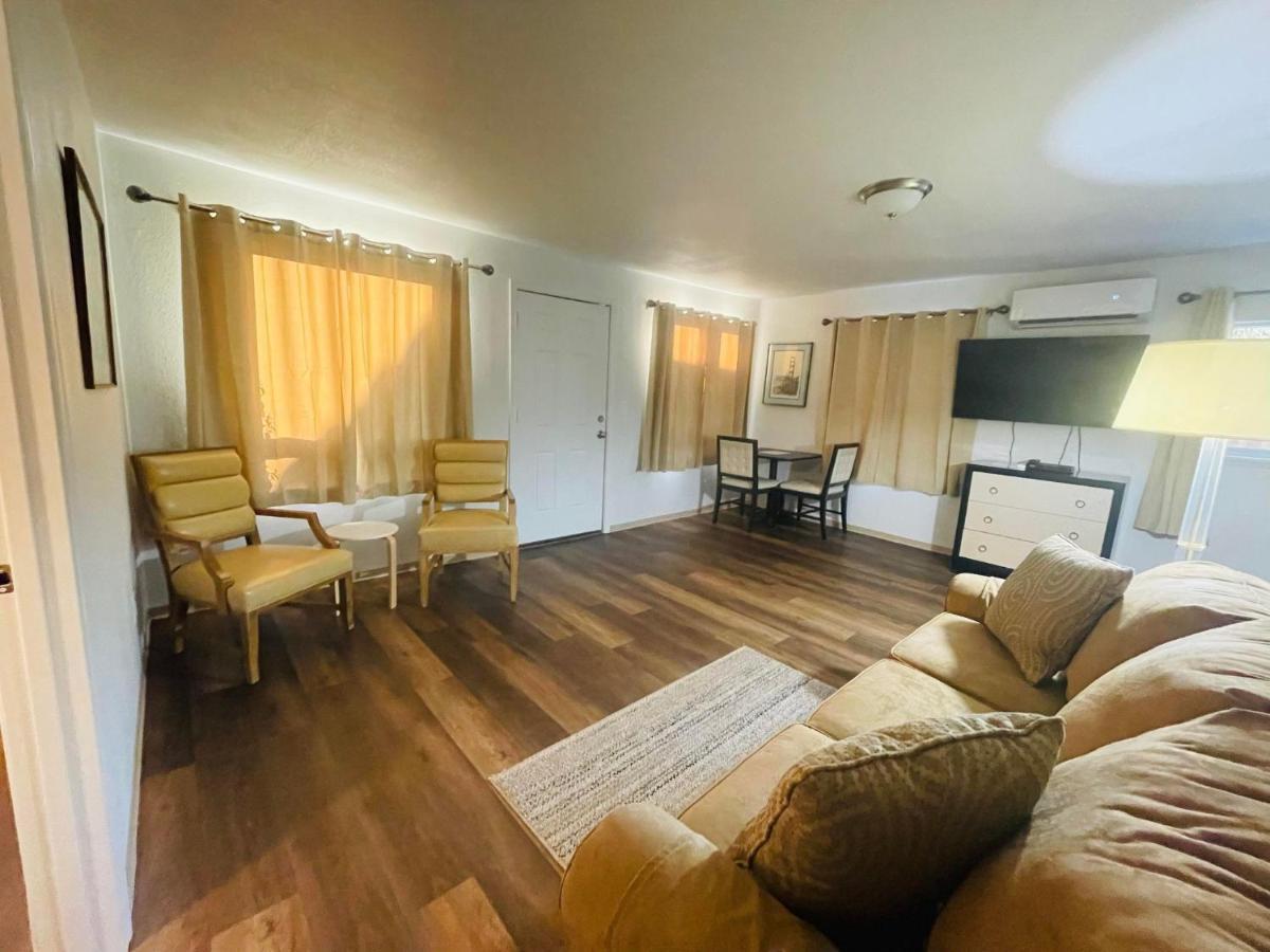 Riverfront Lodging Shady Cove Екстериор снимка