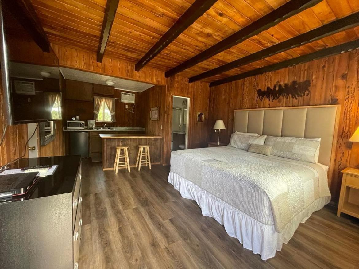 Riverfront Lodging Shady Cove Екстериор снимка